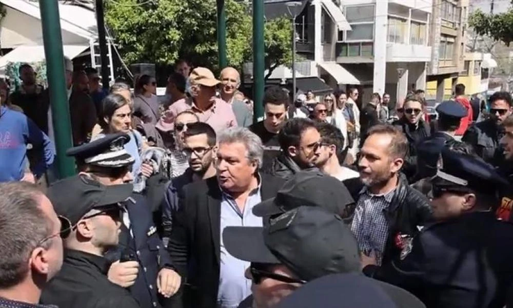 Ένταση με εργαζόμενους της ΛΑΡΚΟ μετά τη λήξη της παρέλασης στη Λαμία